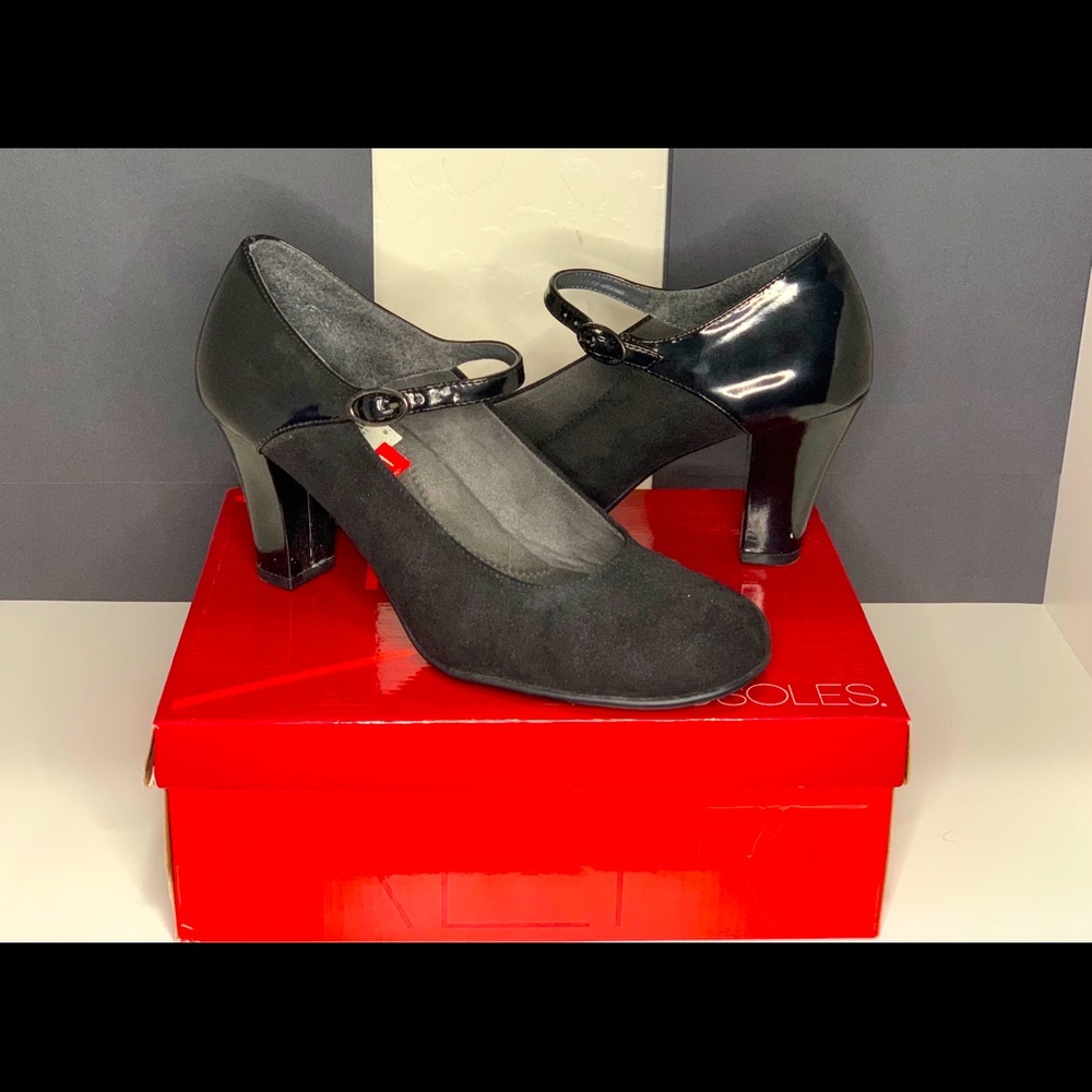 AEROSOLES role with it high heel shoes